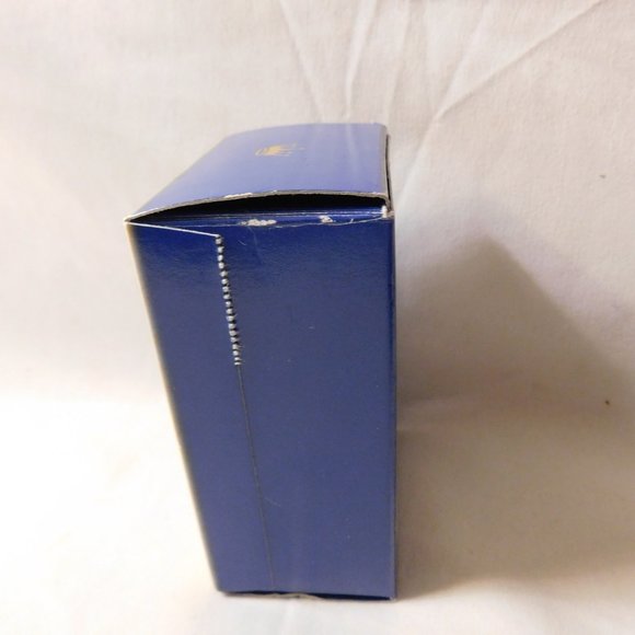 Hallmark Winnie The Pooh A sticky Situation Ornament Collector's Series 2004 - Picture 4 of 9